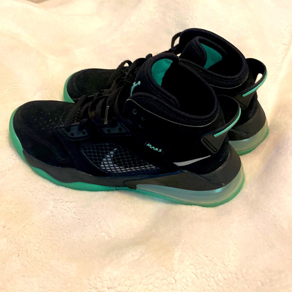 Jordan’s mars 270 green glow shoes
